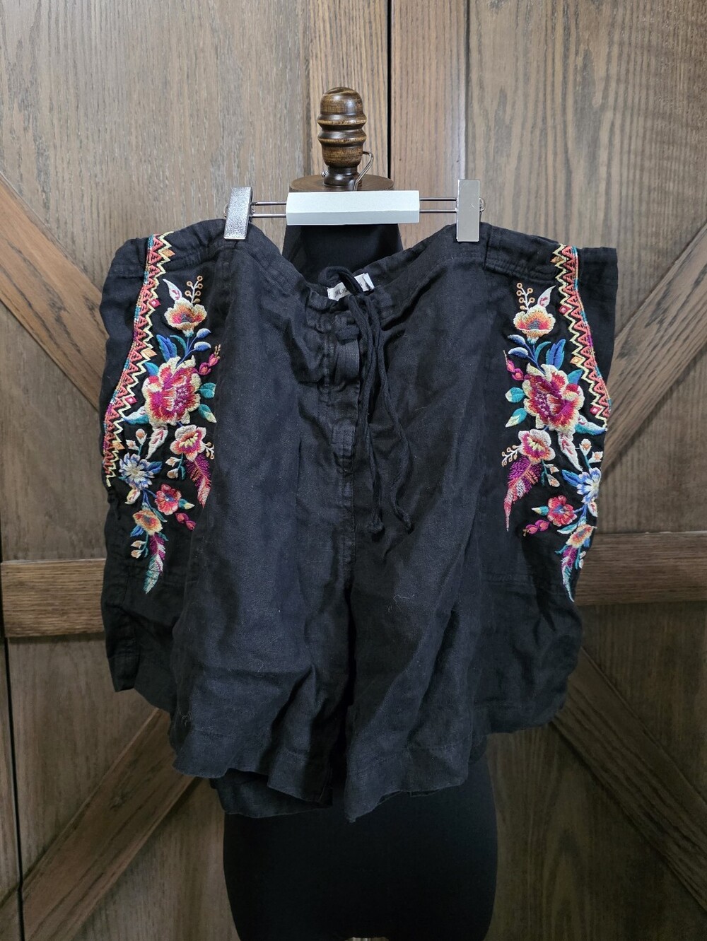 Johnny Was Black Embroidered Floral Shorts